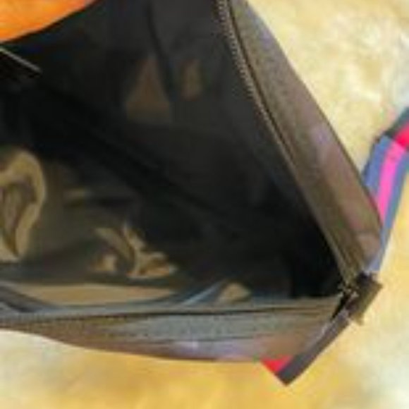 Neoprene Crossbody 2.0 with strap/ Dark Camo - Picture 4 of 4